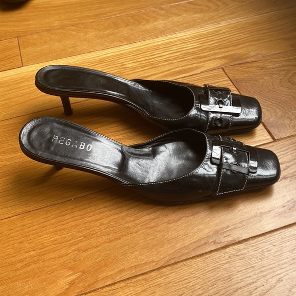 Cutest ever kitten heel black sandals! - Picture 2 of 3